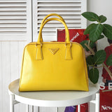 プラダ サフィアーノレザー ハンドバッグ 自立型 三角プレート イエロー - NEWSED