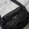 Prada 黑色三角形徽标尼龙单肩包