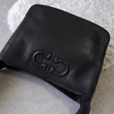 サルバトーレ・フェラガモ ダブル ガンチーニ ナッパレザー ワンショルダーバッグ ブラック - NEWSED