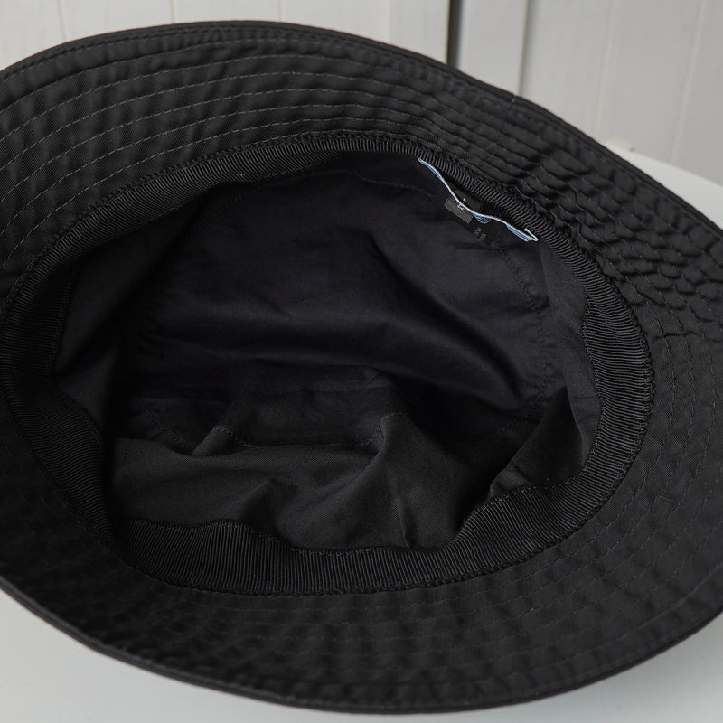 プラダ ポコノ テスート ナイロン バケットハット 帽子 三角プレート トライアングルロゴ ブラック - NEWSED