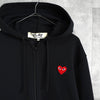 プレイ コム デ ギャルソン ハートロゴ ジップアップ パーカー ブラック