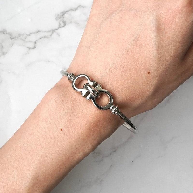 サルバトーレ フェラガモ ガンチーニ バングル シルバー 箱付き - NEWSED