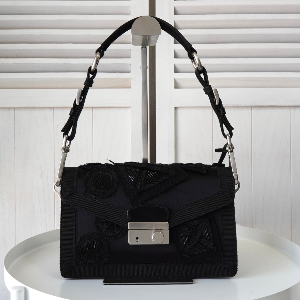 Prada 黑色缎面帆布串珠单肩包