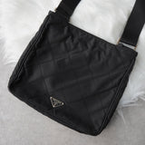 プラダ キルティング ポコノ テスート ナイロン サフィアーノ レザー ショルダーバッグ 三角プレート ブラック - NEWSED