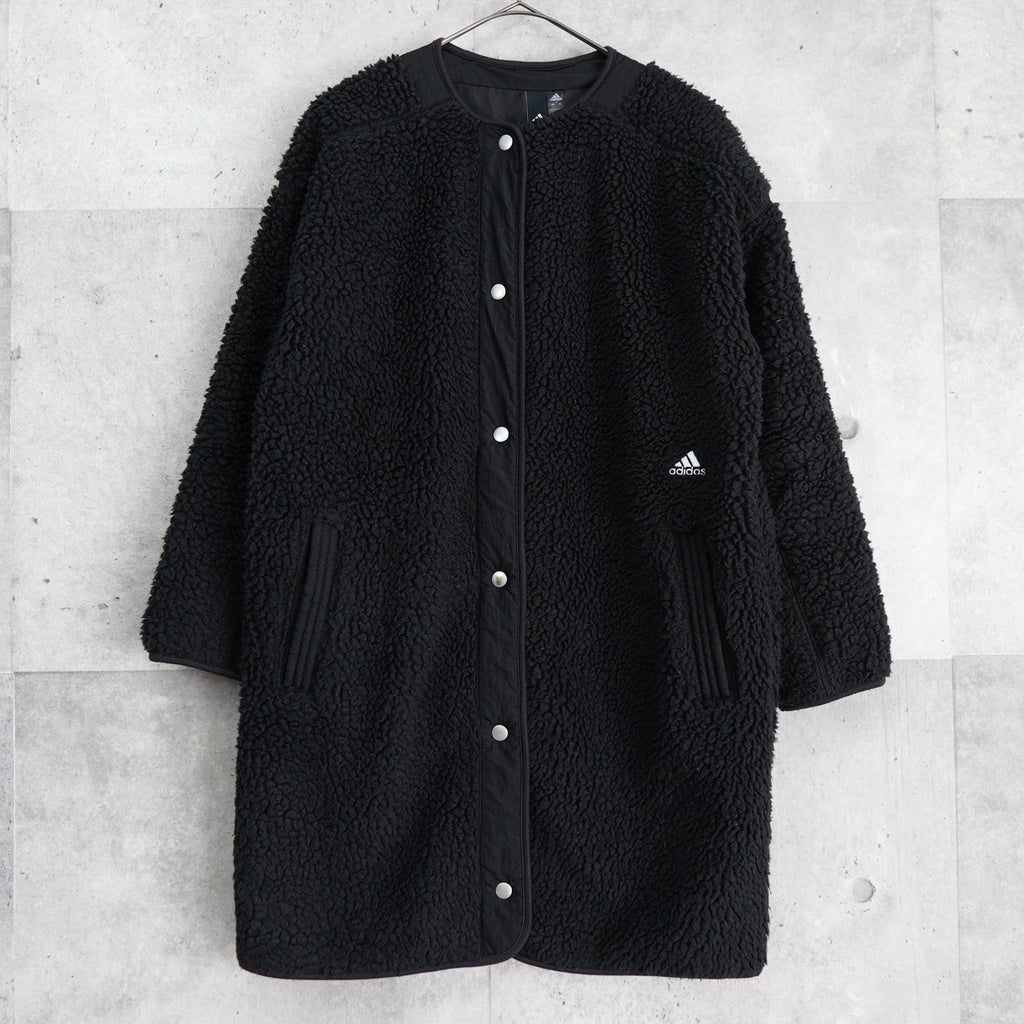アディダス ロゴ 刺繍 ノーカラー ボアコート ブラック