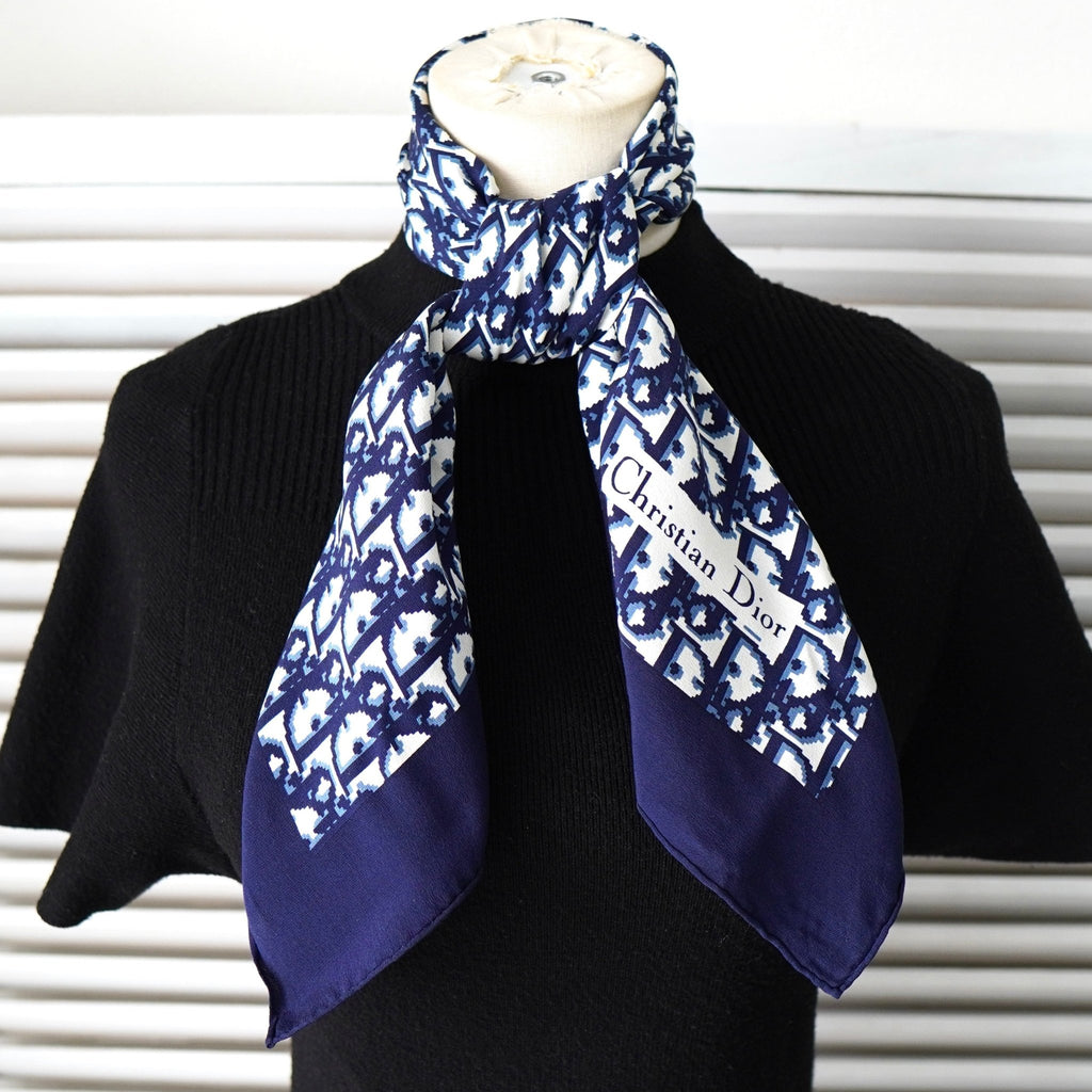 ChristianDior シルクスカーフ　紺色 Christian Dior シルクスカーフ ネイビー Christian Dior シルク