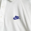 Nike 徽标刺绣短袖 Polo 衫（白色）