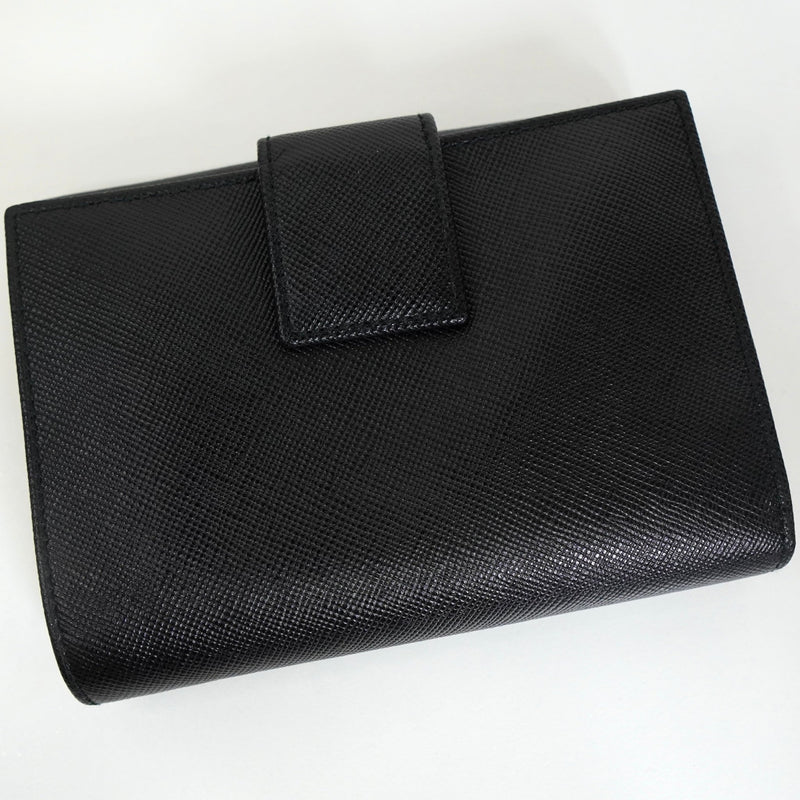 プラダ サフィアーノ レザー トライアングルロゴ 二つ折り財布 ブラック - NEWSED