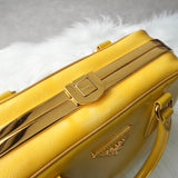 プラダ サフィアーノレザー ハンドバッグ 自立型 三角プレート イエロー - NEWSED