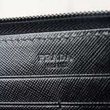 プラダ サフィアーノ レザー 三角プレート ラウンドジップ 長財布 ブラック - NEWSED