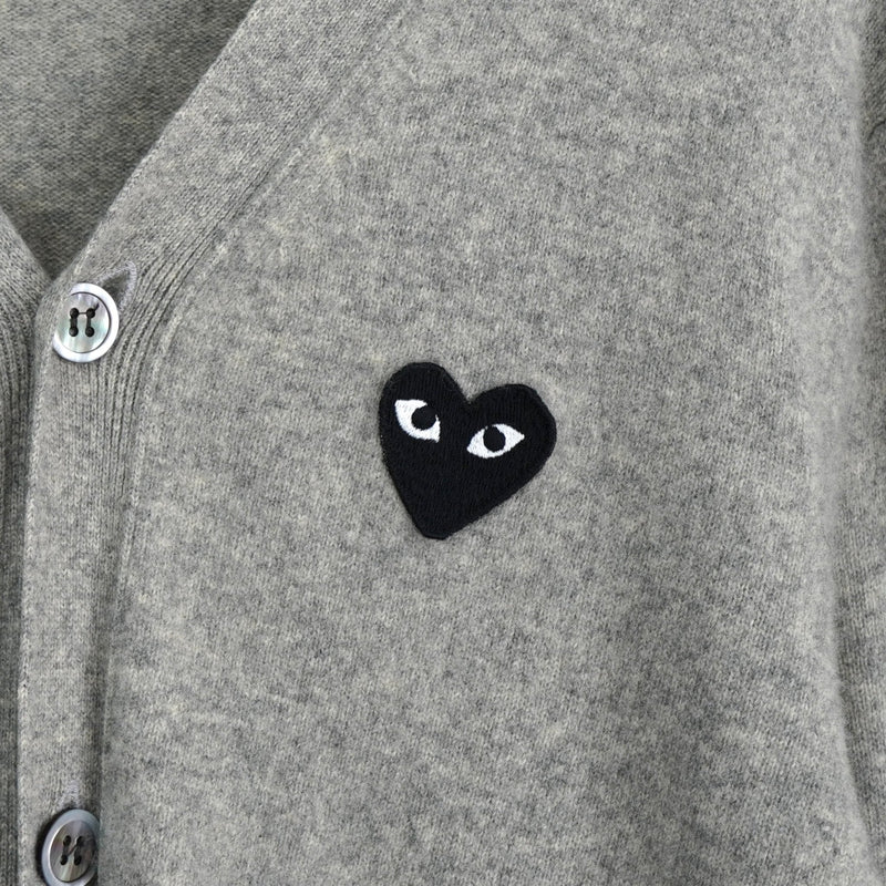 プレイ コム デ ギャルソン ハートロゴ カーディガン グレー - NEWSED