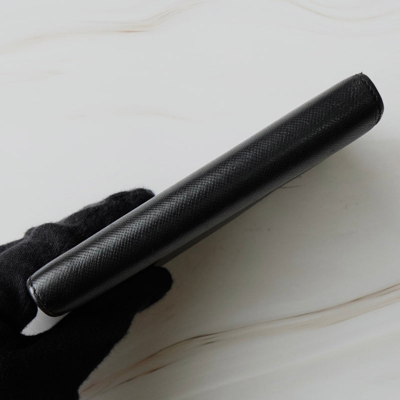 プラダ トライアングルロゴ サフィアーノ レザー 三つ折り財布 ブラック - NEWSED