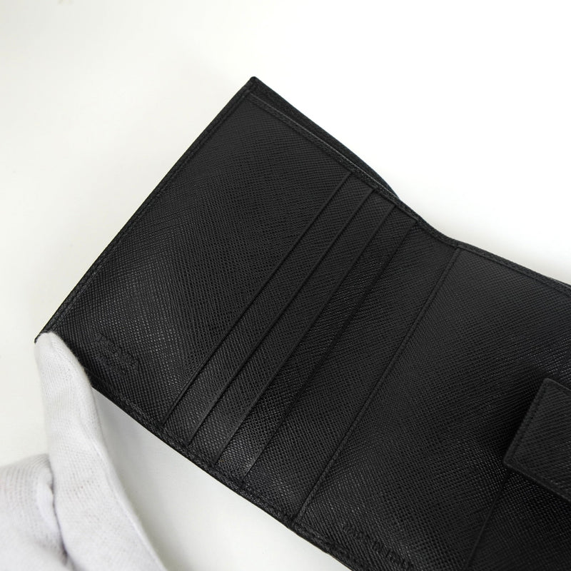 プラダ サフィアーノ レザー トライアングルロゴ 二つ折り財布 ブラック - NEWSED