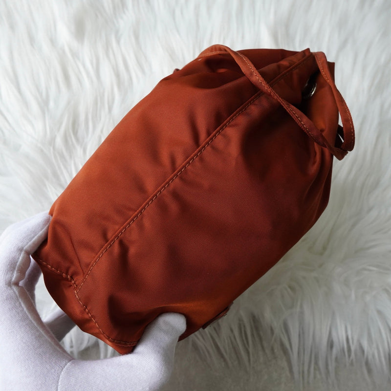 プラダ ポコノ テスート ナイロン 巾着バッグ - NEWSED