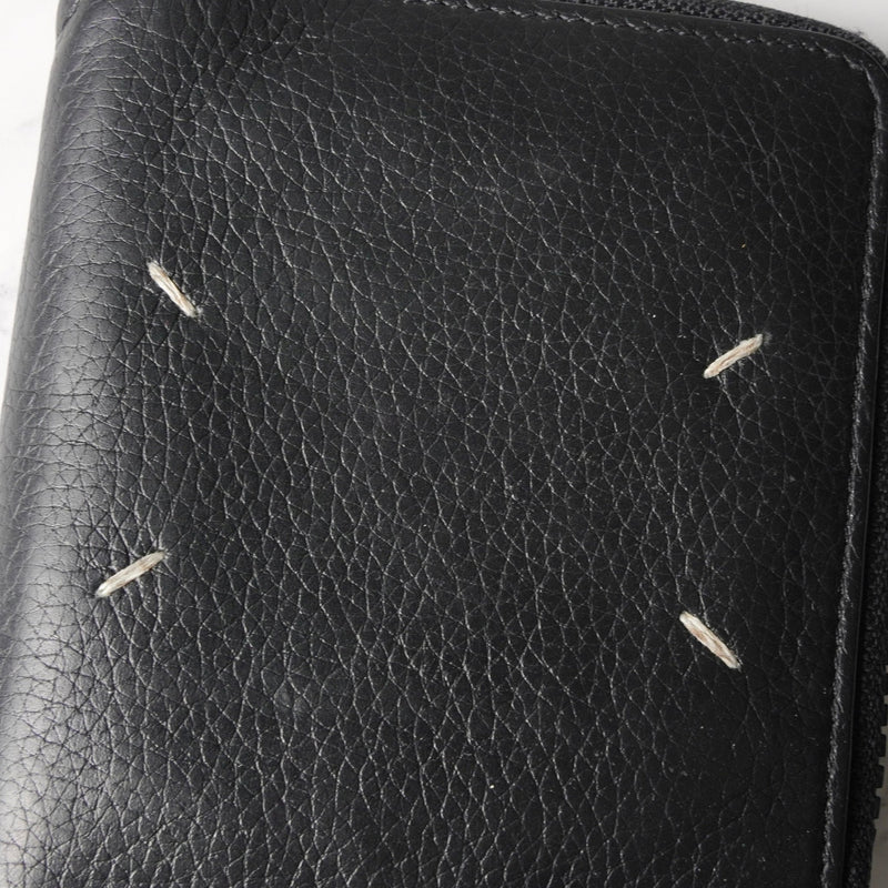 メゾン マルジェラ 四つタグ レザー ラウンドジップ コンパクトウォレット ブラック - NEWSED