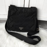 プラダ キルティング ポコノ テスート ナイロン サフィアーノ レザー ショルダーバッグ 三角プレート ブラック - NEWSED