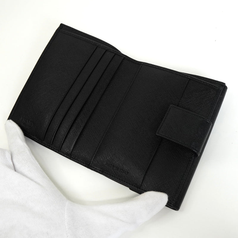 プラダ サフィアーノ レザー トライアングルロゴ 二つ折り財布 ブラック - NEWSED