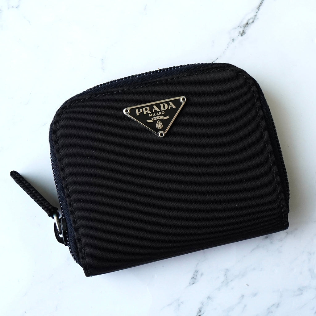 プラダ ナイロン ラウンドファスナー コインケース 三角プレート ラウンドジップ ブラック