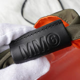 エムエムシックス メゾン マルジェラ ナイロン ジャパニーズバッグ ショルダーバッグ クロスボディ カーキ / オレンジ - NEWSED