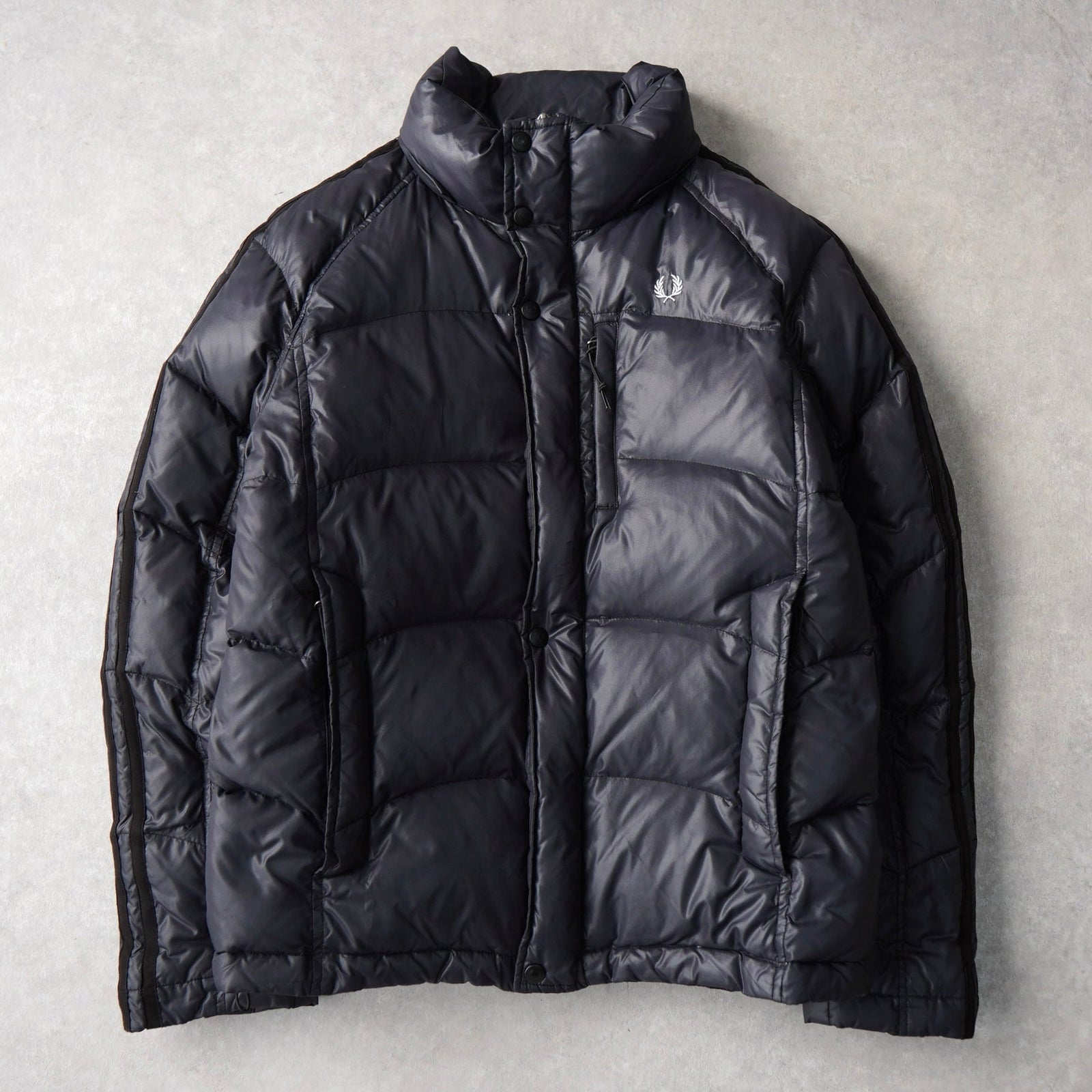 フレッドペリー　ダウンジャケット　ブラック　ダウン80% フード付き　刺繍　M フレッドペリー ダウンジャケット ブラック ダウン80% フード付き 刺繍