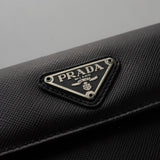 プラダ サフィアーノ レザー 三つ折り財布 三角プレート ブラック - NEWSED