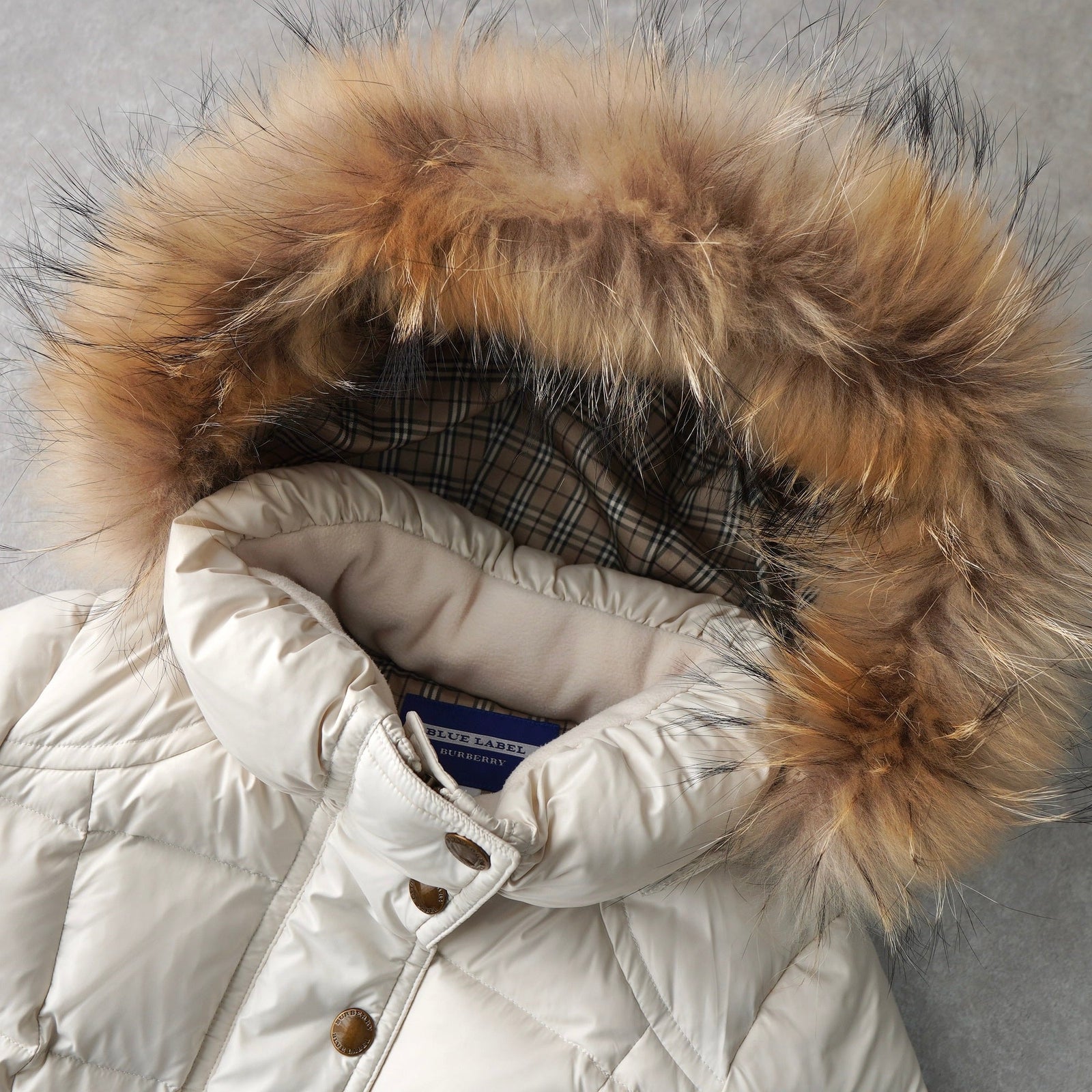 BURBERRY BLUE LABEL ダウンジャケット白 サイズ38 BURBERRY BLUE LABEL（ダウンコート）のフリマアイテム一覧