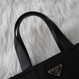 プラダ ポコノ テスート ナイロン / レザー ハンドバッグ トライアングルロゴ ブラック - NEWSED