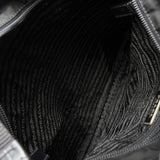 プラダ テスートナイロン / サフィアーノレザー 三角プレート ショルダーバッグ ブラック - NEWSED