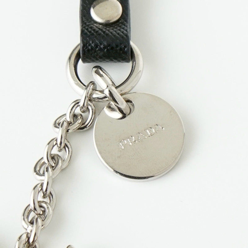 プラダ ドッグ サフィアーノレザー キーホルダー チャーム シルバー / ブラック - NEWSED