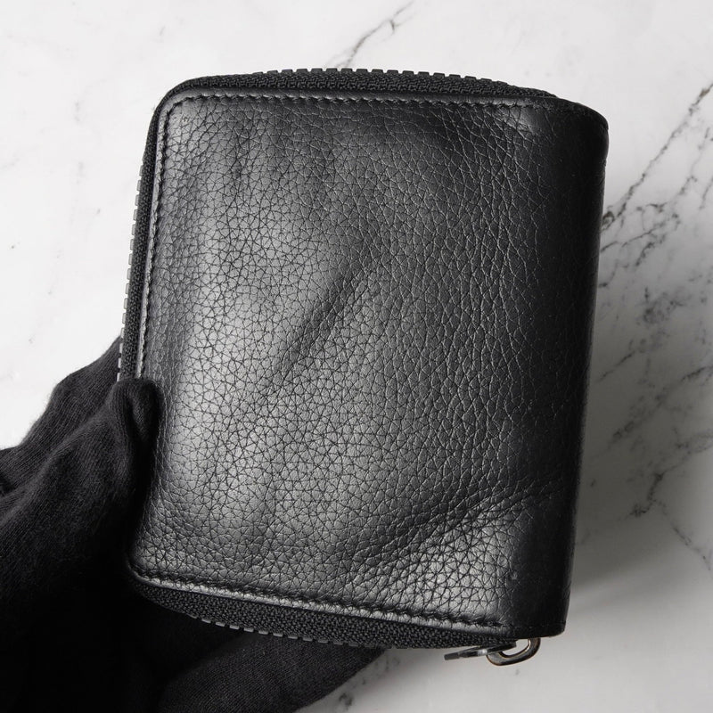 メゾン マルジェラ 四つタグ レザー ラウンドジップ コンパクトウォレット ブラック - NEWSED