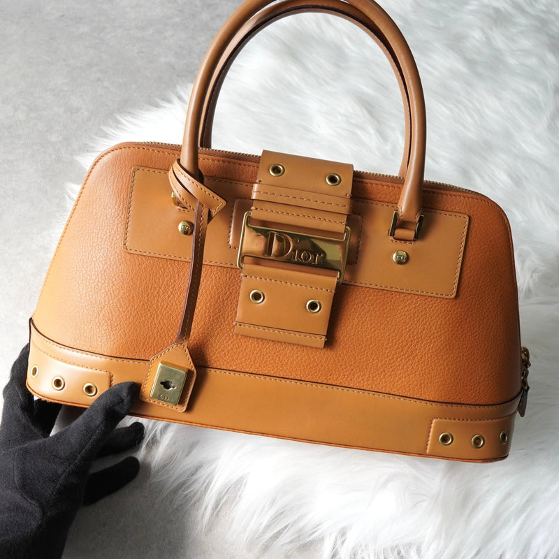 ディオール レザー ハンドバッグ 自立型 キャメル - NEWSED