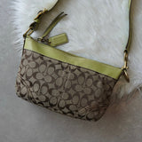 コーチ シグネチャー キャンバス ショルダーバッグ ベージュ / グリーン - NEWSED