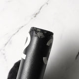 メゾン マルジェラ カレンダーロゴ レザー 二つ折り財布 コンパクトウォレット ブラック 箱付き - NEWSED