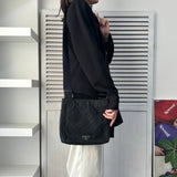 プラダ キルティング ポコノ テスート ナイロン サフィアーノ レザー ショルダーバッグ 三角プレート ブラック - NEWSED