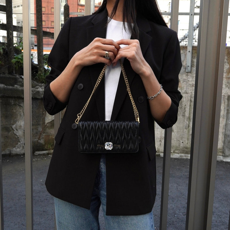 ミュウミュウ マテラッセ レザー ビジュー チェーン ウォレット ショルダーバッグ ブラック - NEWSED