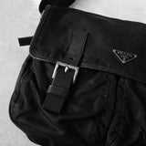 プラダ トライアングルロゴ ナイロン / レザー ショルダーバッグ メッセンジャーバッグ ブラック - NEWSED