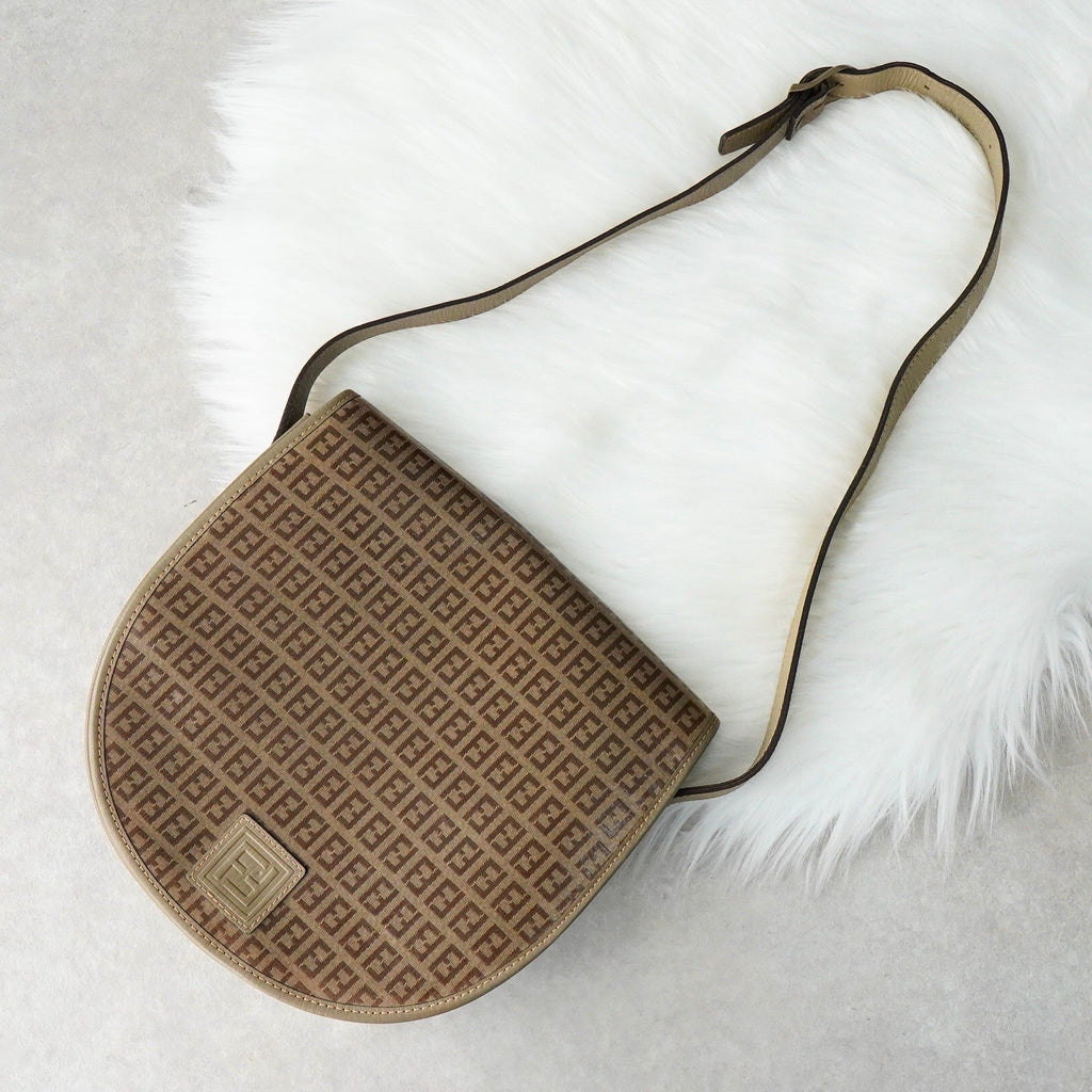 フェンディ ズッキーノ コーディングキャンバス レザー ショルダーバッグ カーキ ベージュ