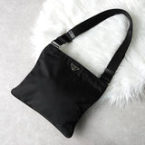 プラダ ポコノ テスートナイロン / サフィアーノレザー トライアングルロゴ ショルダーバッグ ブラック - NEWSED