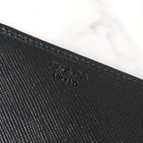 プラダ サフィアーノ レザー 三角プレート 二つ折り財布 長財布 ブラック - NEWSED