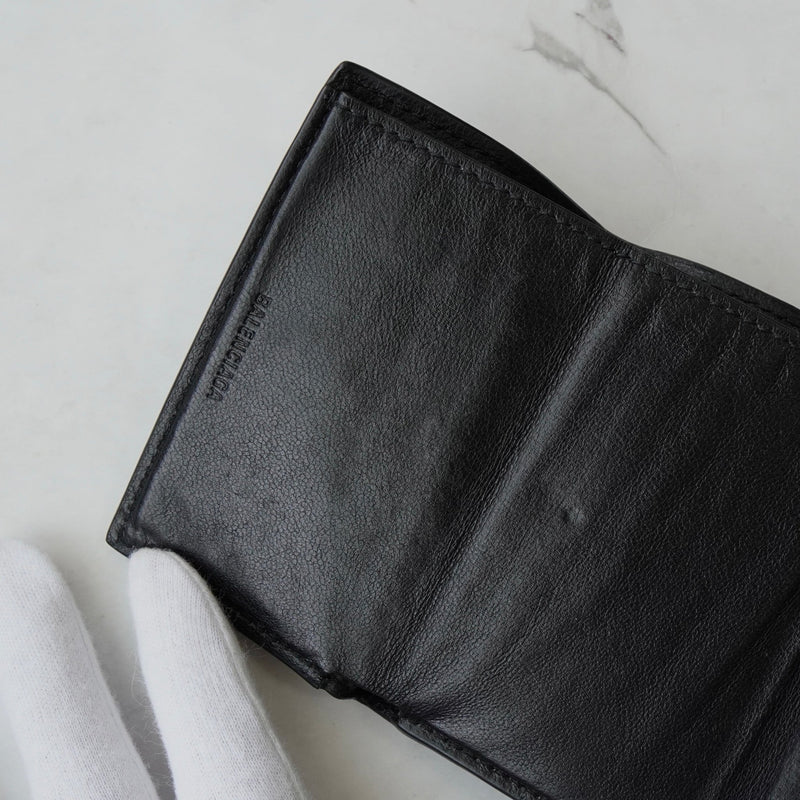 バレンシアガ エブリティ レザー 三つ折り財布 コンパクトウォレット ブラック - NEWSED