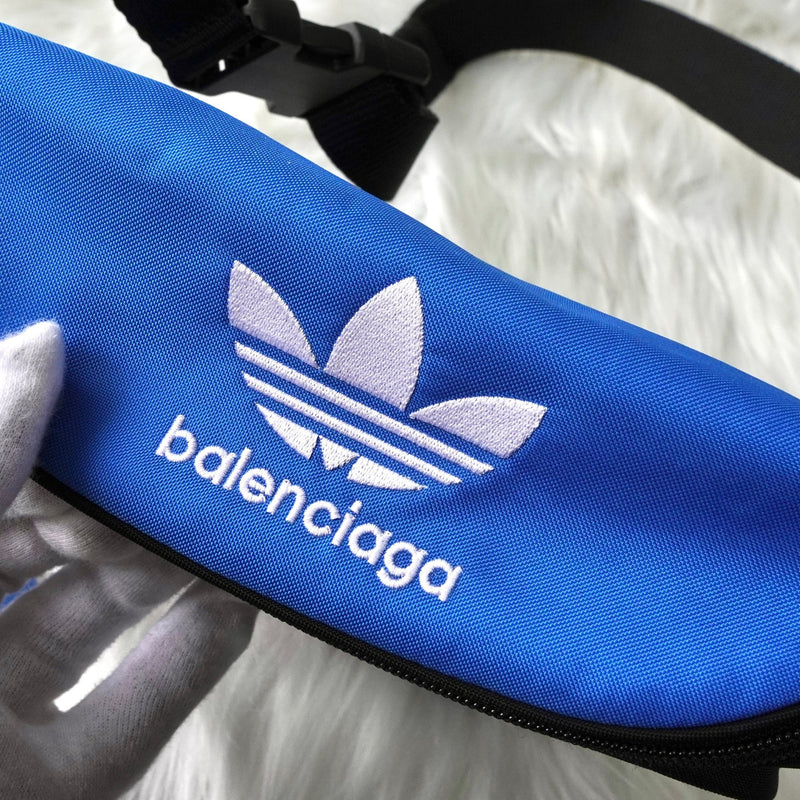 定価135000円⭐︎バレンシアガxアディダス コラボボディバッグ 未使用新品 Balenciaga Adidas collaboration Trefoil logo nylon waist bag/body