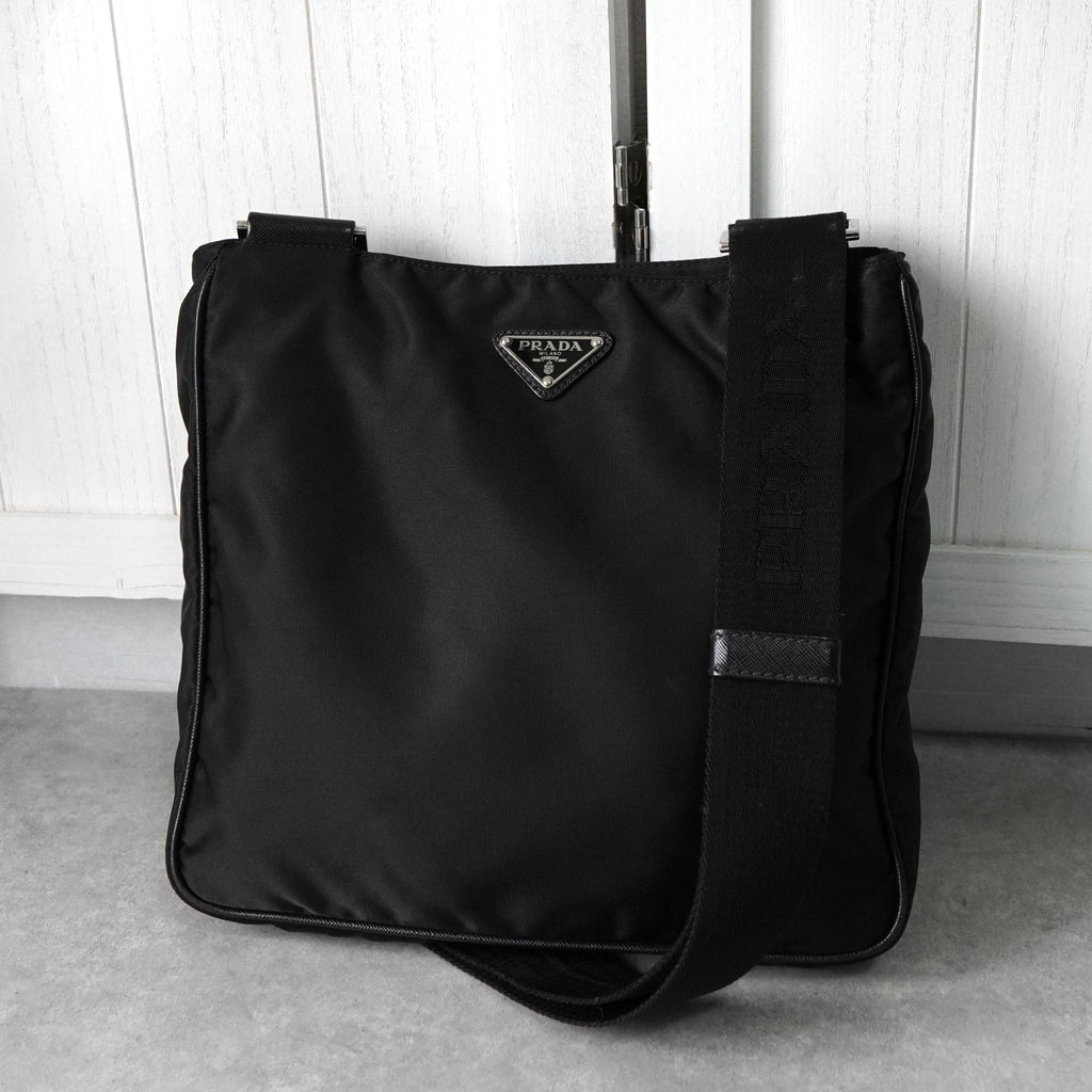 Prada Tessuto 尼龙和 Saffiano 皮革单肩包（黑色）