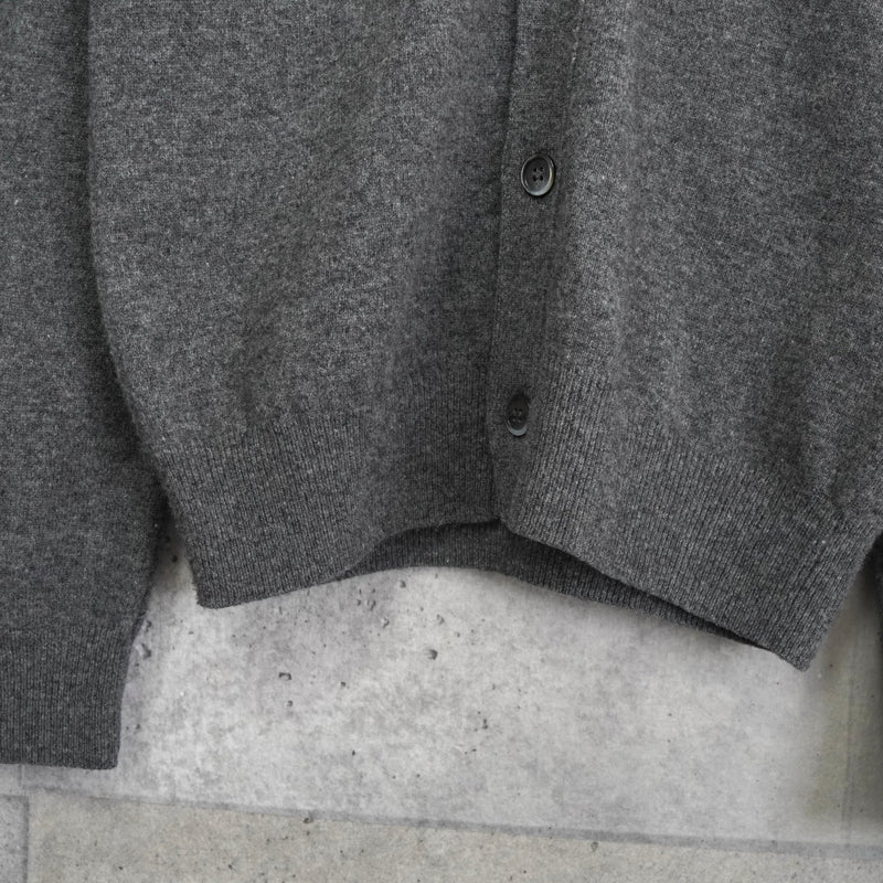 プレイ コムデギャルソン ハートロゴ カーディガン グレー - NEWSED