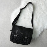 プラダ トライアングルロゴ ナイロン / レザー ショルダーバッグ メッセンジャーバッグ ブラック - NEWSED