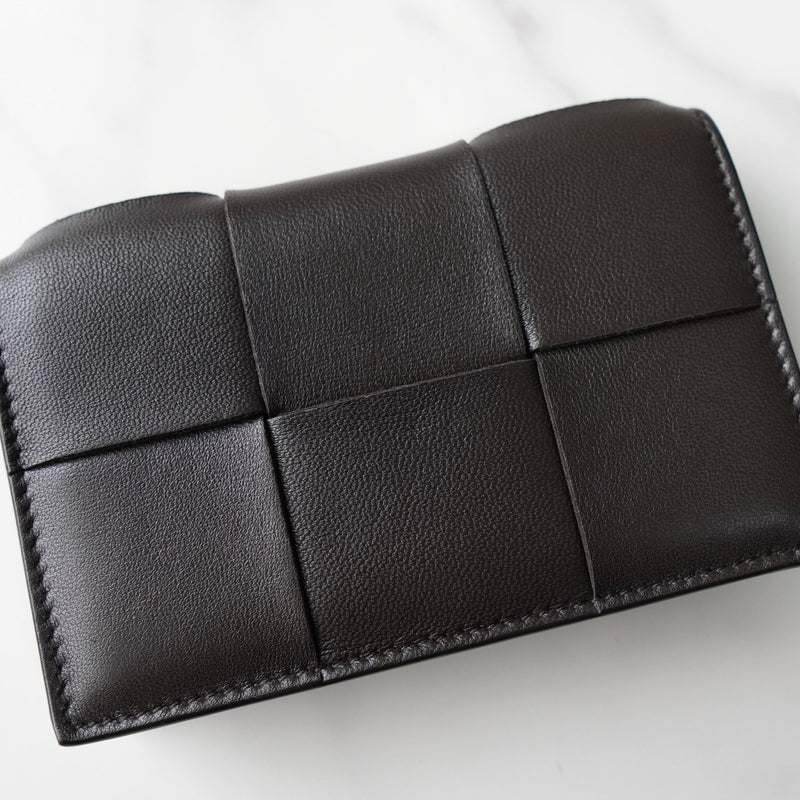 ボッテガ ヴェネタ イントレチャート 二つ折り カードケース ブラウン - NEWSED