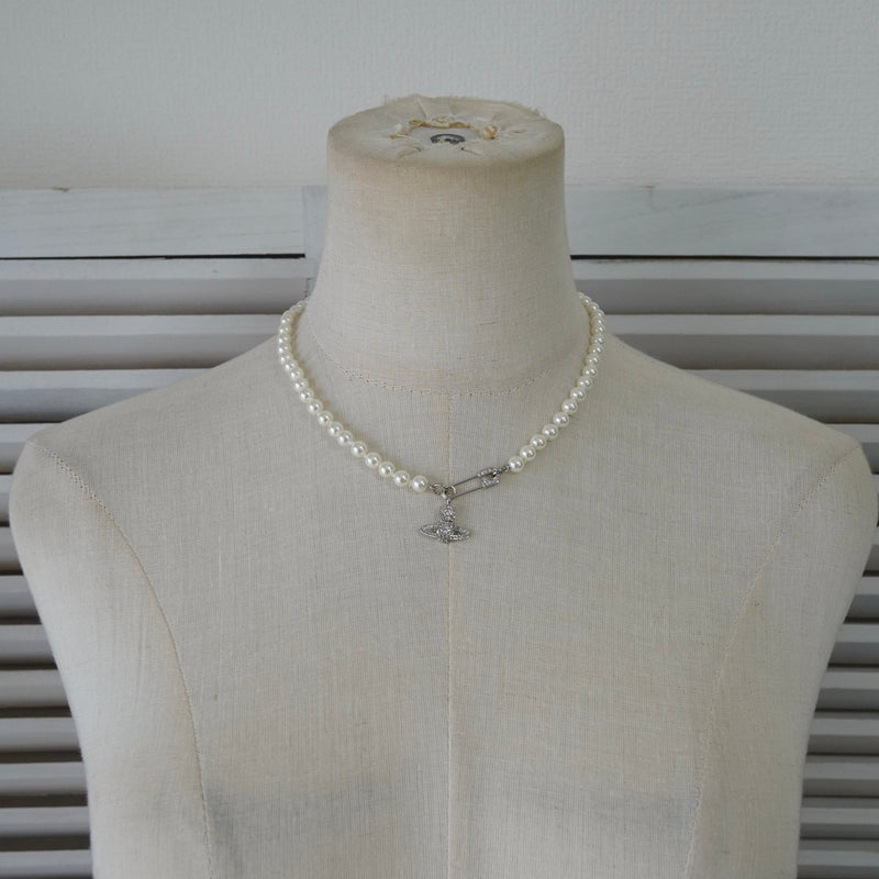 ヴィヴィアン ウエストウッド オーブ フェイクパール ピン ラインストーン ネックレス チョーカー シルバー - NEWSED