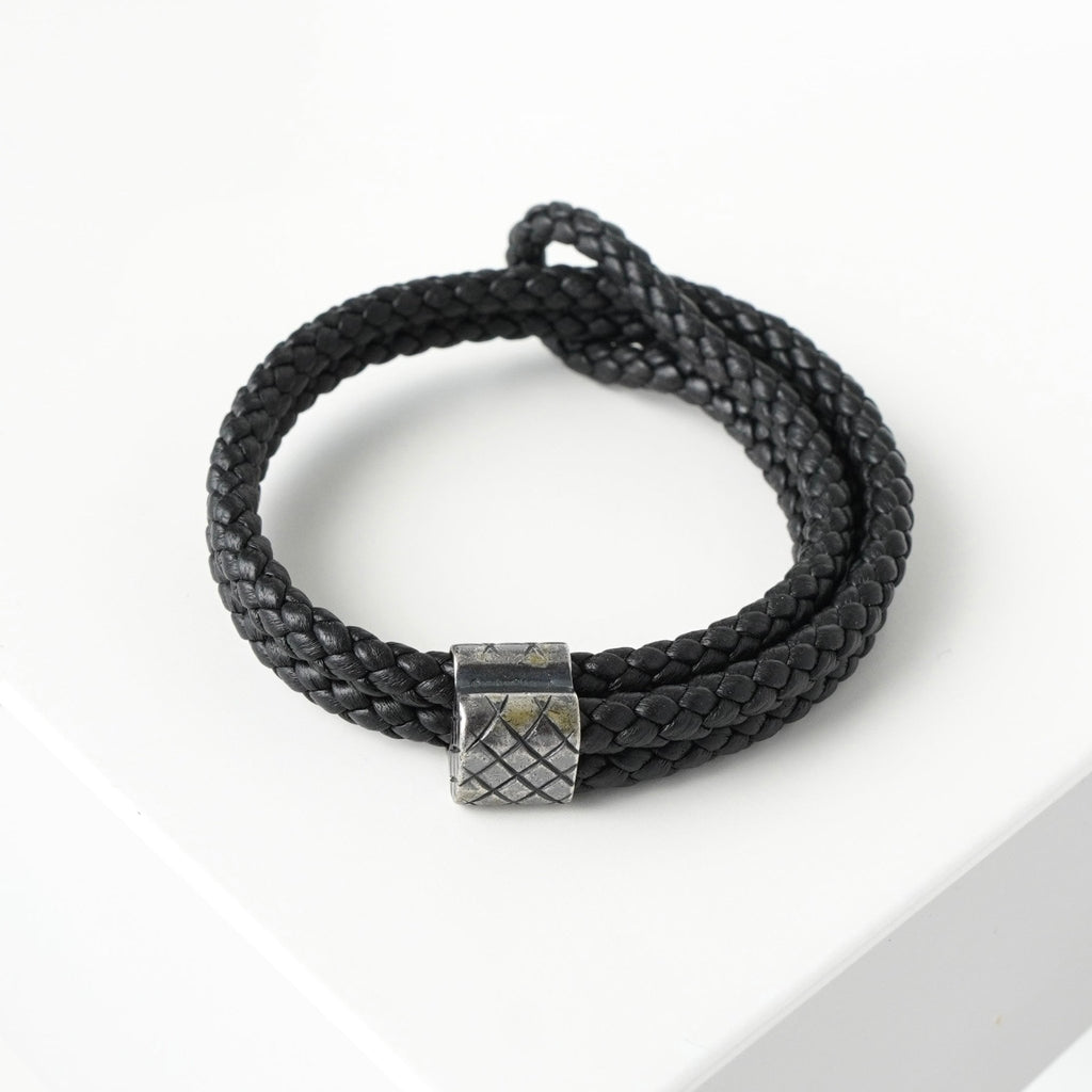 ボッテガ ヴェネタ イントレチャート レザー ブレスレット ブラック