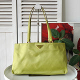 プラダ ポコノ テスート ナイロン 三角プレート トートバッグ ライムグリーン - NEWSED