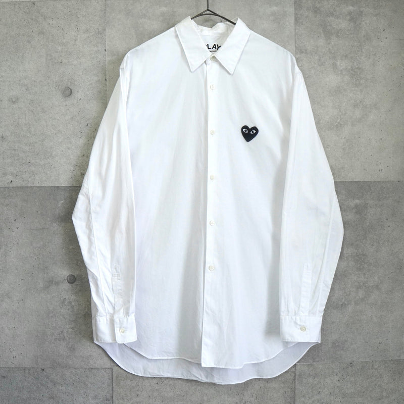 プレイ コム デ ギャルソン ハートロゴ 長袖シャツ ホワイト / ブラック - NEWSED