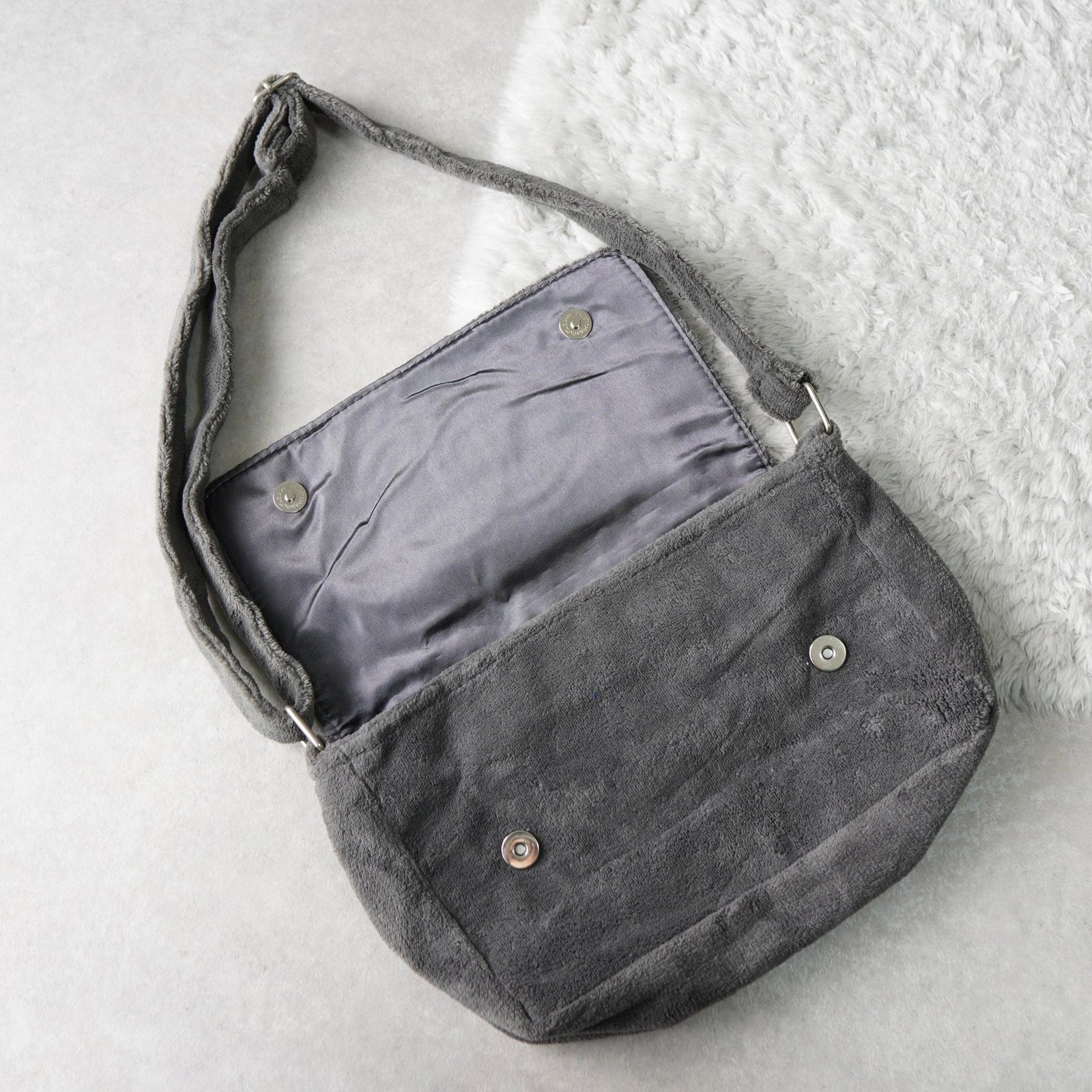 未使用品✨パイル生地ショルダーバッグ　ノベルティ ココマーク　グレー CHANEL シャネル ノベルティ ココマーク 斜め掛け ショルダー